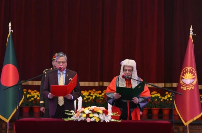 শপথ নিলেন প্রধান বিচারপতি জুবায়ের রহমান চৌধুরী